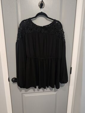 Torrid Black Lace Yoke Long-Sleeve Peplum Top
